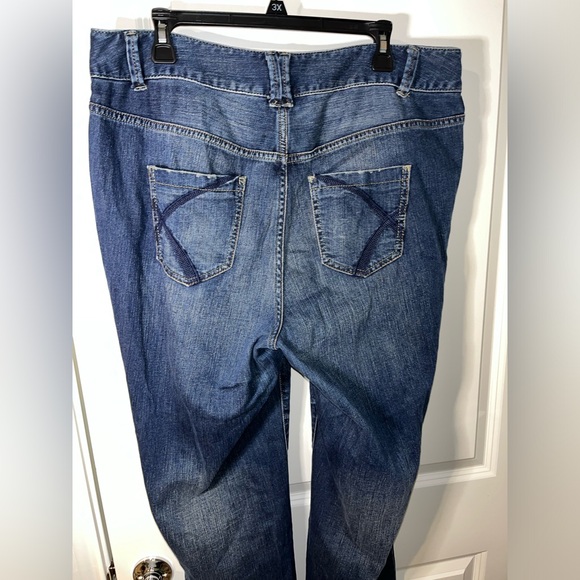 Lane Bryant Distinctly Bootcut Curve Hugging Contrast Stitching Jeans Sz 16P - Picture 4 of 11